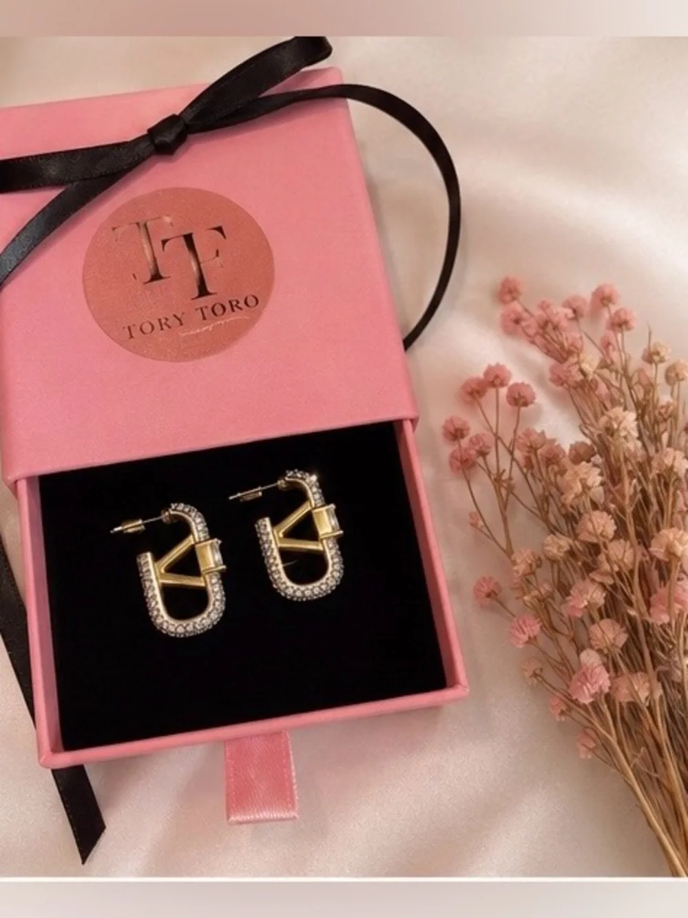 Luxury Crystal Initial “V” Earrings – Gold Tone CZ Letter V Studs | ✨
